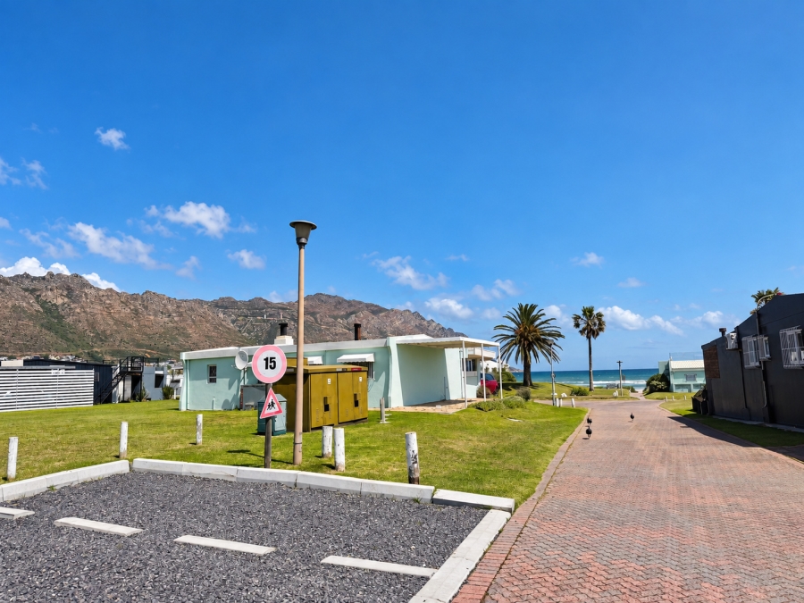 To Let 4 Bedroom Property for Rent in Harbour Island Western Cape